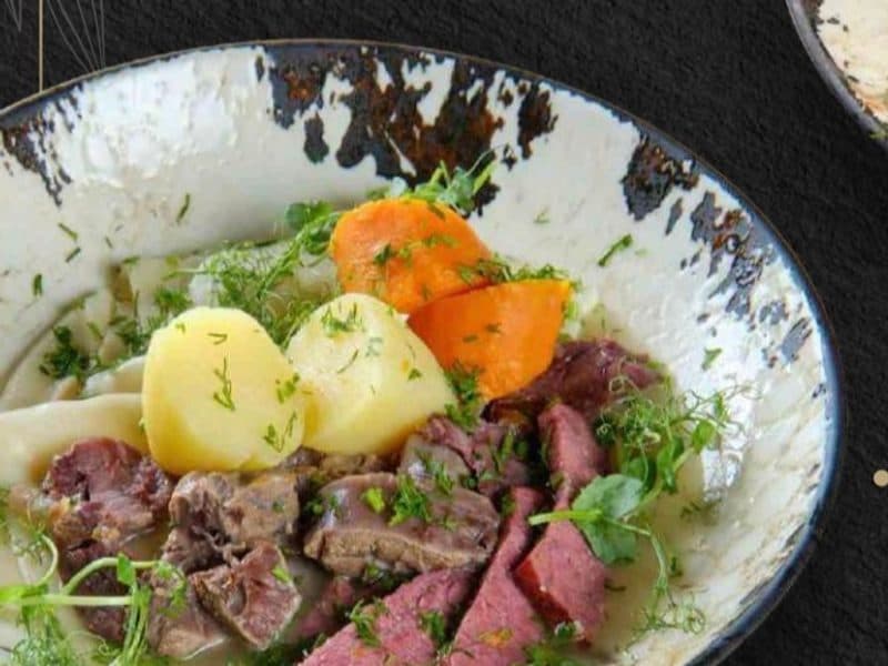 Бишбармак из конины с тестом и овощами