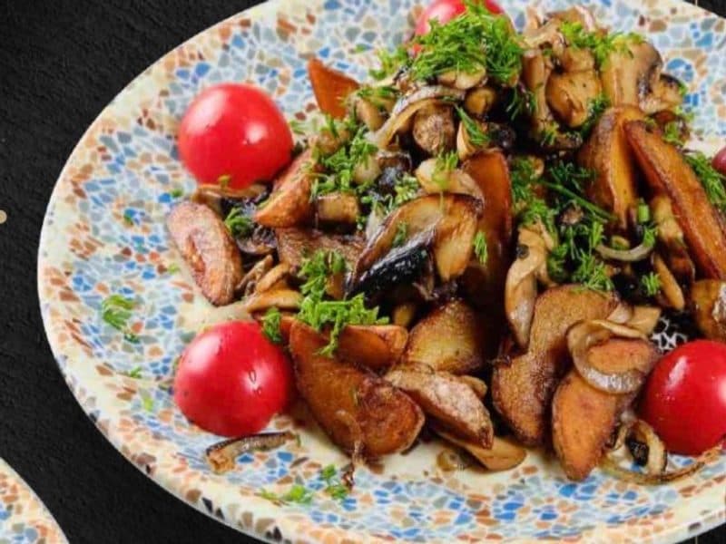 Картофель жареный с грибами