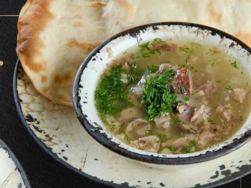 Суп рамен с куриной грудкой и лапшой