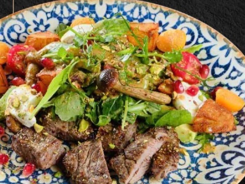 Теплый салат с телятиной и овощами
